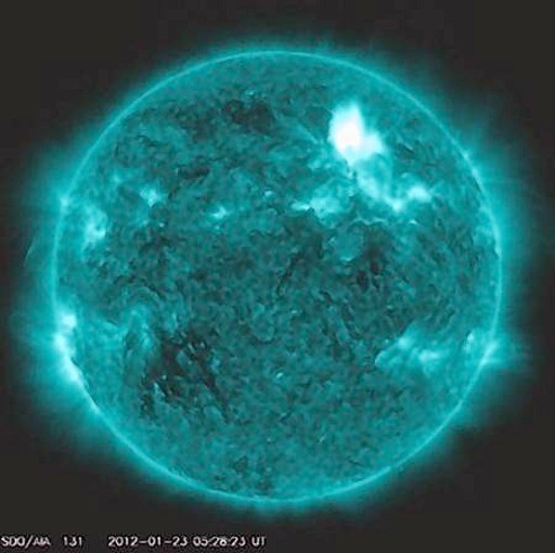 The Solar Dynamics Observatory captures an M8.7 class flare in a handout photo released by NASA (NASA, REUTERS / January 23, 2012) 