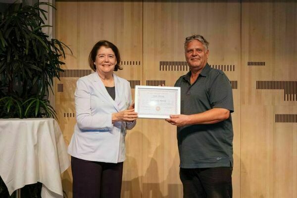 Arjaan Heering receiving citation award at CMS CERN